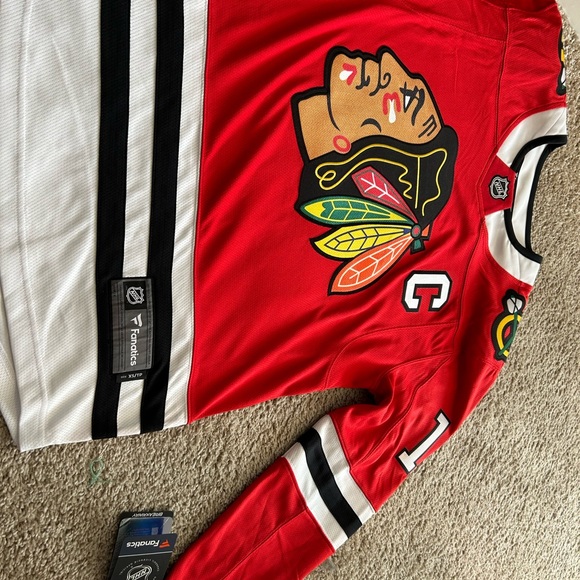 Chicago Blackhawks Toews jersey sz:XS *brand new with tags price negotiable - Picture 2 of 9